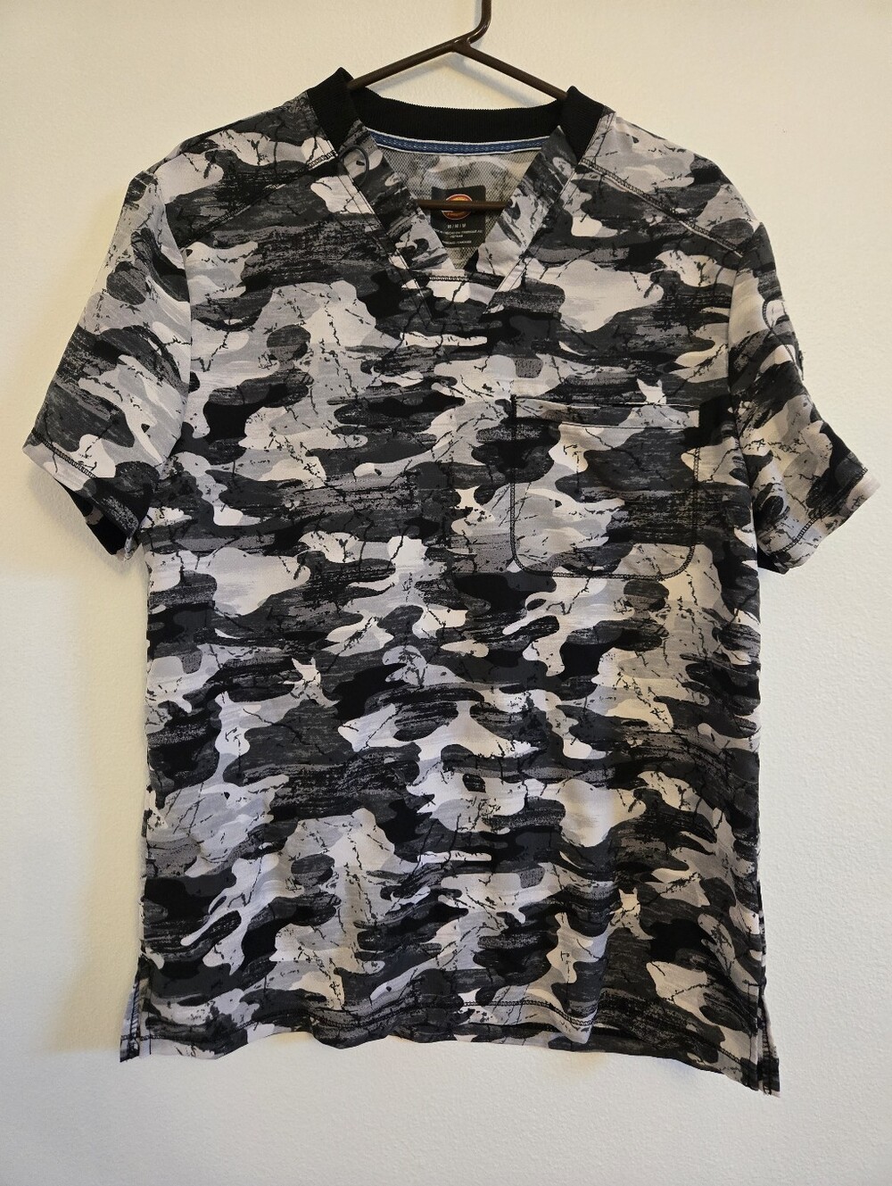 Dickies Men's Black & Gray Camouflage Scrub Top Short-Sleeve Tee Sz M